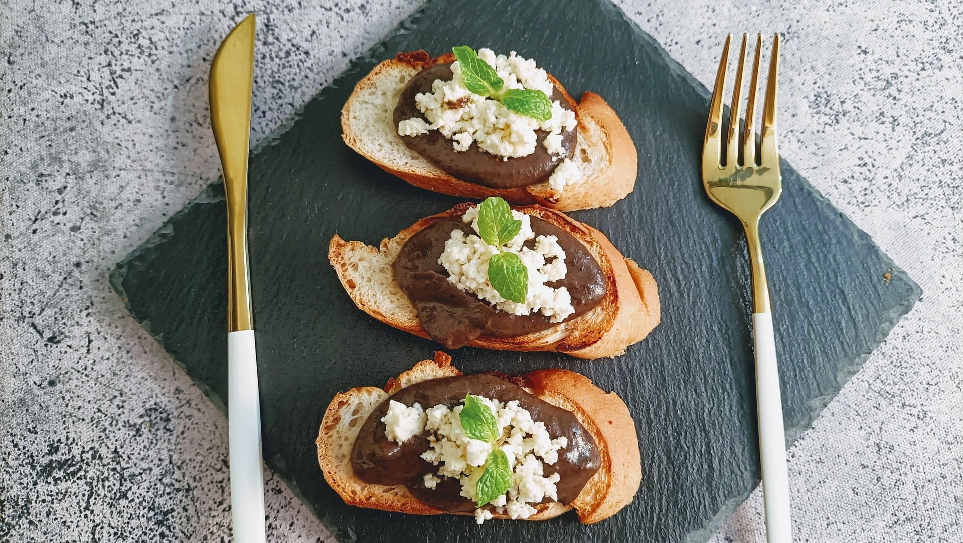 tapenade sur toast